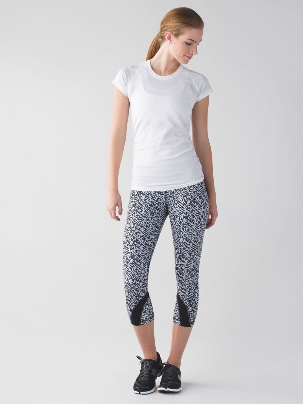 Lululemon Run inspire crop 2 Leggings Size 6 Black White